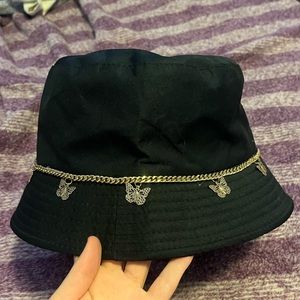 Black bucket hat